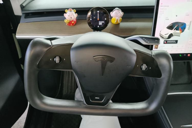 Used Tesla Model Y 2021 Long-Range All-Wheel-Drive Version 3D7 Steering Wheel
