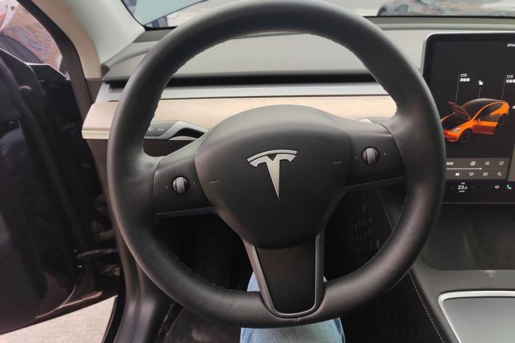 Used Tesla Model Y 2021 Standard Range Rear-Wheel Drive Version Steering Wheel