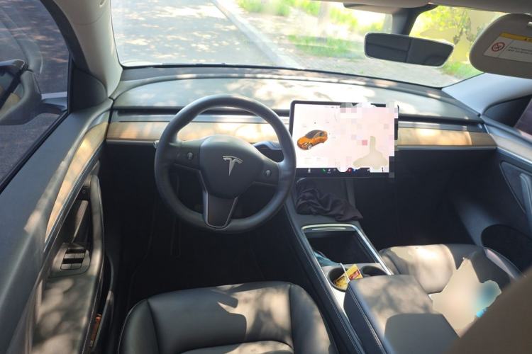 Used Tesla Model Y 2021 Long-Range All-Wheel-Drive Version Steering Wheel