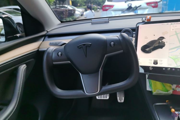 Used Tesla Model Y 2021 Long-Range All-Wheel-Drive Version 3D7 Steering Wheel
