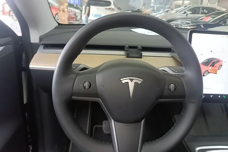 Used Tesla Model Y 2021 Standard Range Rear-Wheel Drive Version Steering Wheel