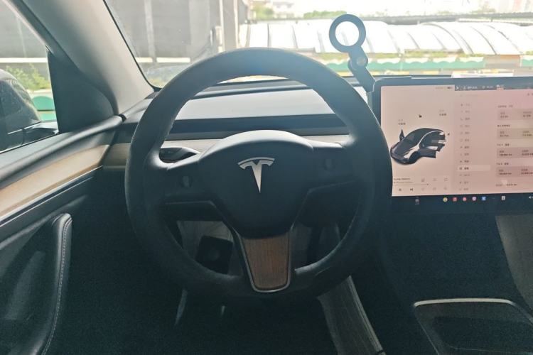 Used Tesla Model Y 2021 Standard Range Rear-Wheel Drive Version Steering Wheel