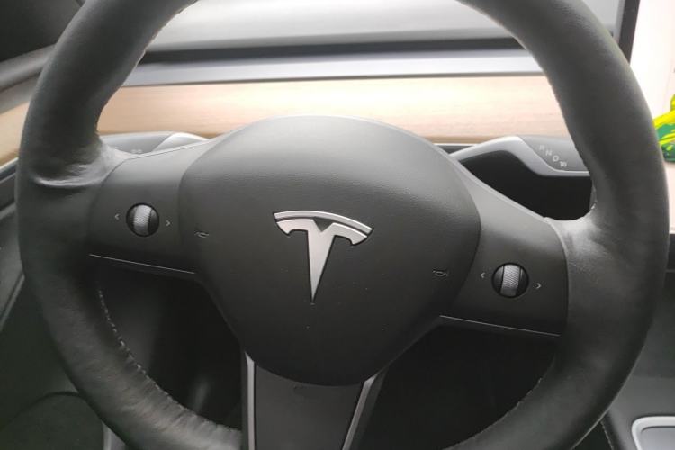Used Tesla Model Y 2021 Long-Range All-Wheel-Drive Version Steering Wheel