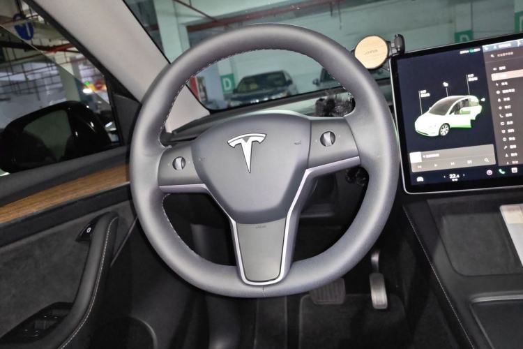Used Tesla Model Y 2021 Standard Range Rear-Wheel Drive Version Steering Wheel