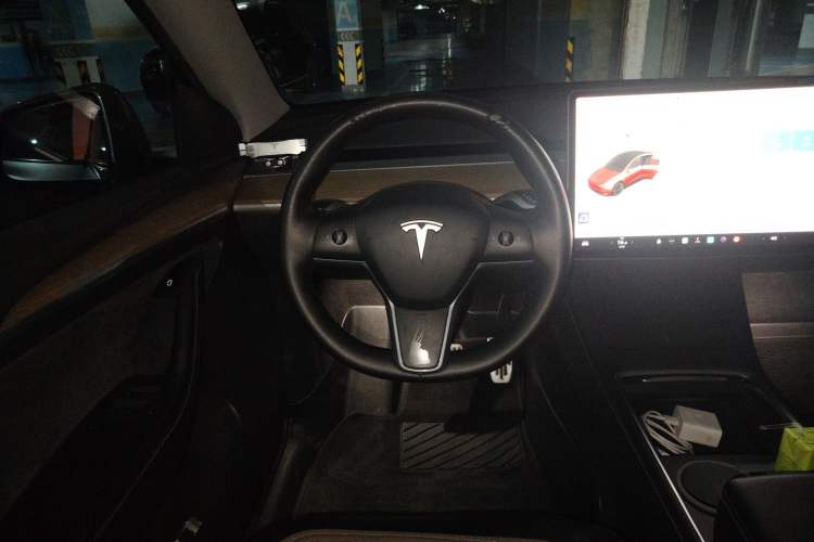 Used Tesla Model Y 2021 Long-Range All-Wheel-Drive Version Steering Wheel