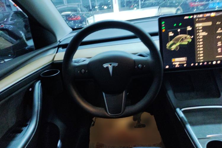 Used Tesla Model Y 2021 Long-Range All-Wheel-Drive Version Steering Wheel