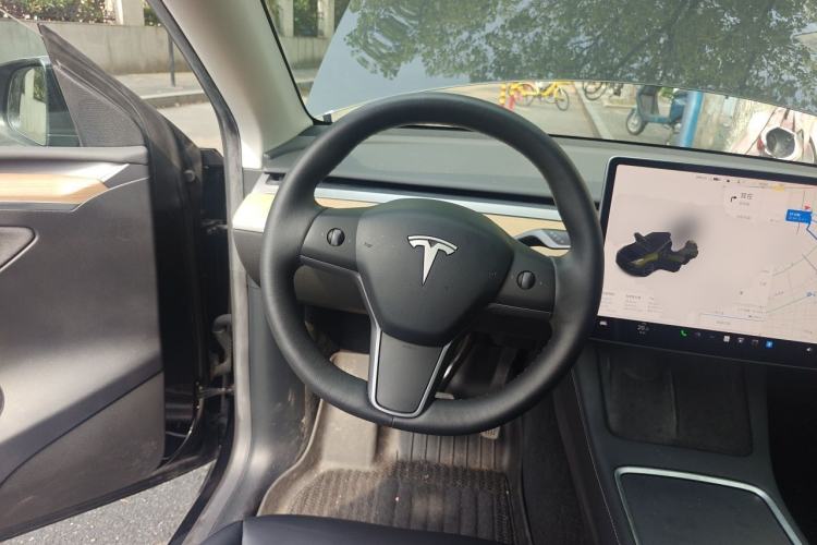Used Tesla Model Y 2021 Standard Range Rear-Wheel Drive Version Steering Wheel