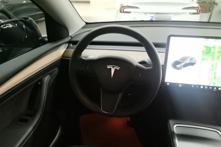 Used Tesla Model Y 2021 Standard Range Rear-Wheel Drive Version Steering Wheel