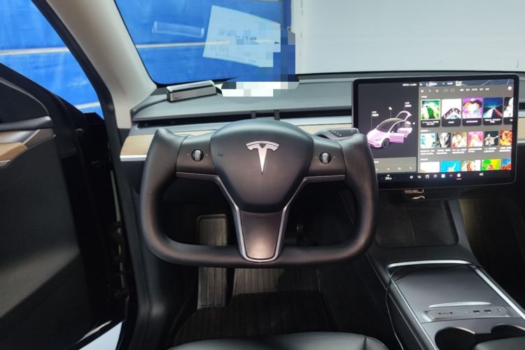 Used Tesla Model Y 2021 Long-Range All-Wheel-Drive Version 3D7 Steering Wheel