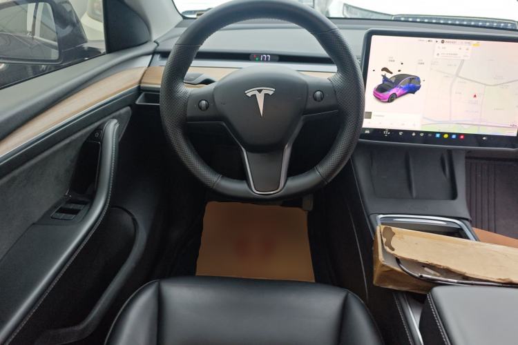 Used Tesla Model Y 2021 Standard Range Rear-Wheel Drive Version Steering Wheel