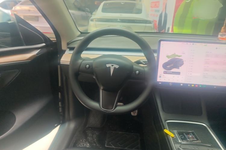 Used Tesla Model Y 2021 Standard Range Rear-Wheel Drive Version Steering Wheel