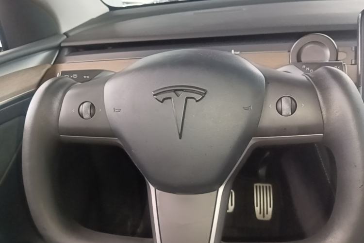 Used Tesla Model Y 2021 Long-Range All-Wheel-Drive Version 3D7 Steering Wheel