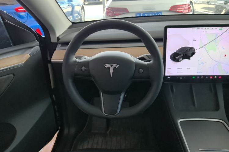 Used Tesla Model Y 2021 Standard Range Rear-Wheel Drive Version Steering Wheel
