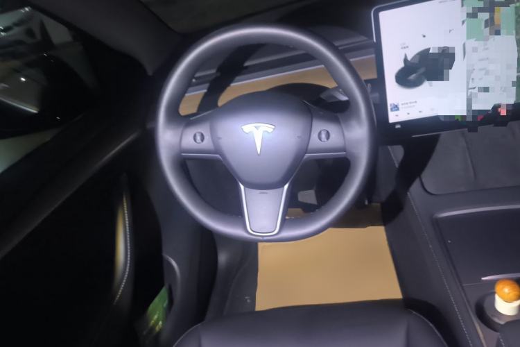 Used Tesla Model Y 2021 Standard Range Rear-Wheel Drive Version Steering Wheel
