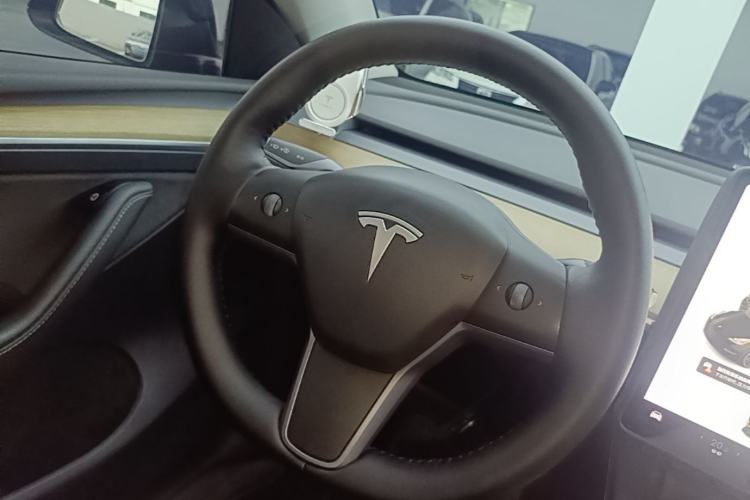Used Tesla Model Y 2021 Standard Range Rear-Wheel Drive Version Steering Wheel