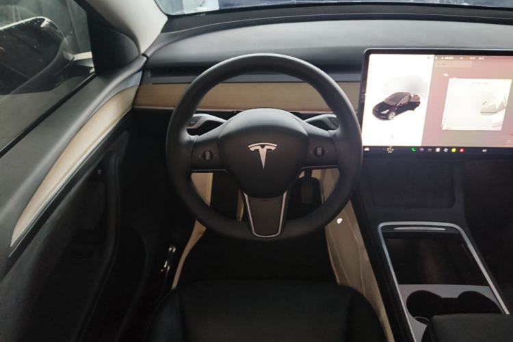 Used Tesla Model Y 2021 Standard Range Rear-Wheel Drive Version Steering Wheel