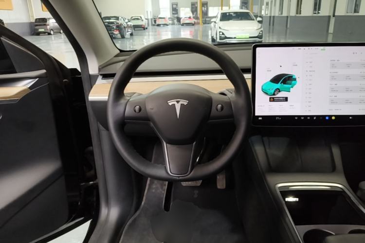 Used Tesla Model Y 2021 Standard Range Rear-Wheel Drive Version Steering Wheel