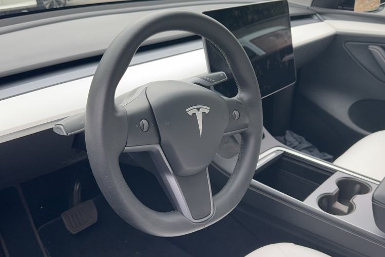 Used Tesla Model Y 2021 Standard Range Rear-Wheel Drive Version Steering Wheel