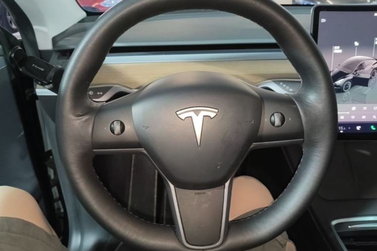 Used Tesla Model Y 2021 Long-Range All-Wheel-Drive Version Steering Wheel