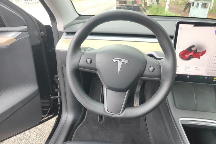 Used Tesla Model Y 2021 Standard Range Rear-Wheel Drive Version Steering Wheel