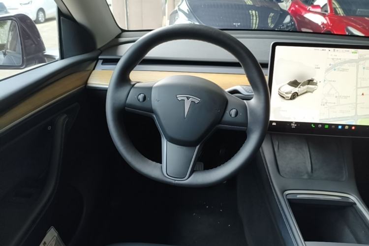 Used Tesla Model Y 2021 Standard Range Rear-Wheel Drive Version Steering Wheel