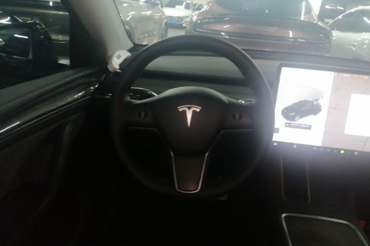 Used Tesla Model Y 2021 Standard Range Rear-Wheel Drive Version Steering Wheel
