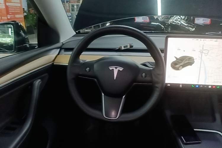 Used Tesla Model Y 2021 Long-Range All-Wheel-Drive Version Steering Wheel