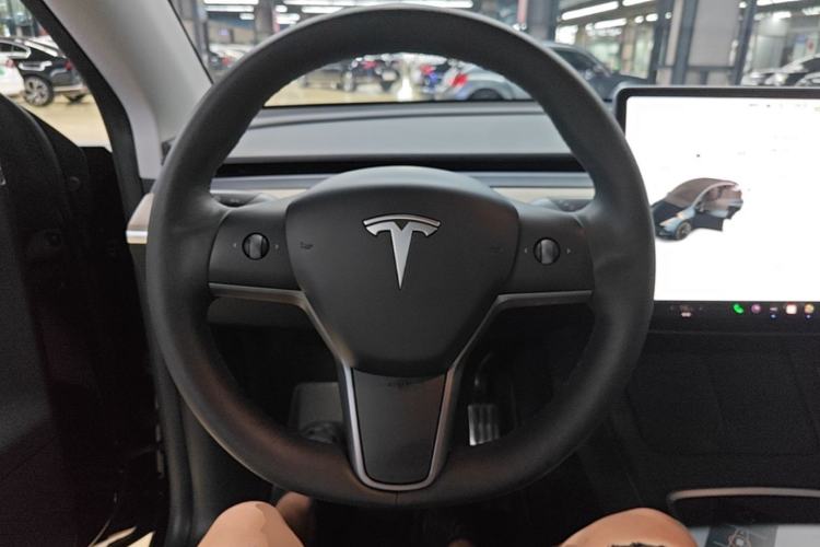 Used Tesla Model Y 2021 Standard Range Rear-Wheel Drive Version Steering Wheel