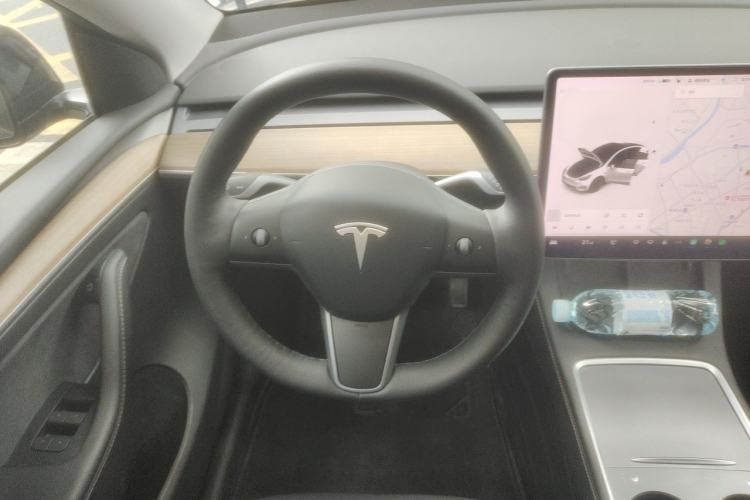 Used Tesla Model Y 2021 Standard Range Rear-Wheel Drive Version Steering Wheel