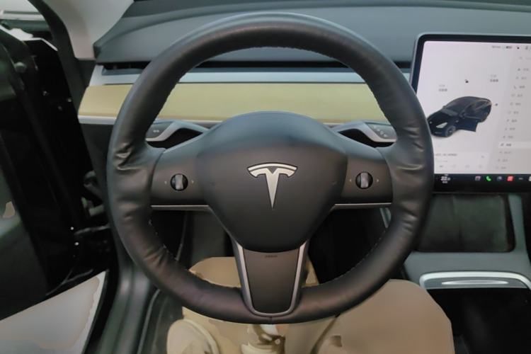 Used Tesla Model Y 2021 Standard Range Rear-Wheel Drive Version Steering Wheel