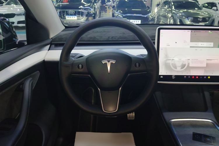 Used Tesla Model Y 2021 Long-Range All-Wheel-Drive Version 3D7 Steering Wheel
