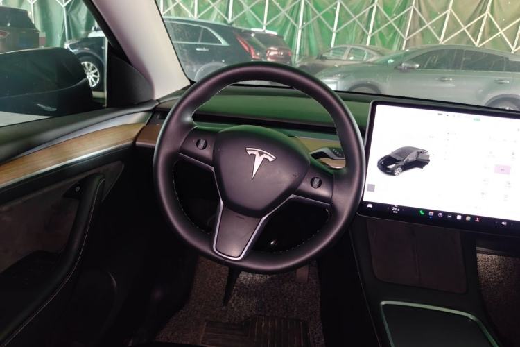 Used Tesla Model Y 2021 Standard Range Rear-Wheel Drive Version Steering Wheel
