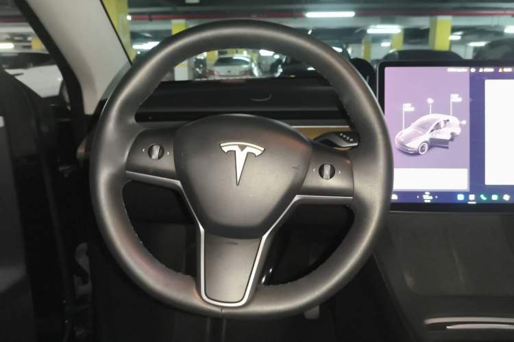 Used Tesla Model Y 2021 Standard Range Rear-Wheel Drive Version Steering Wheel