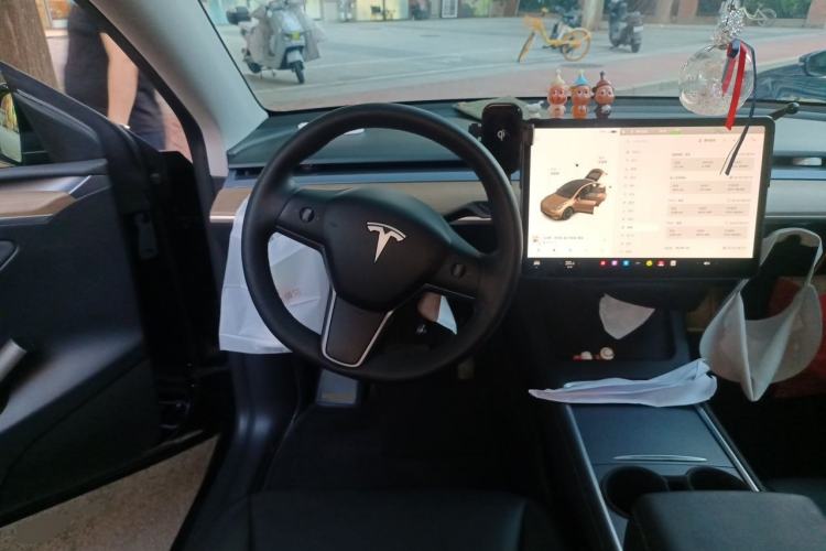 Used Tesla Model Y 2021 Long-Range All-Wheel-Drive Version 3D7 Steering Wheel