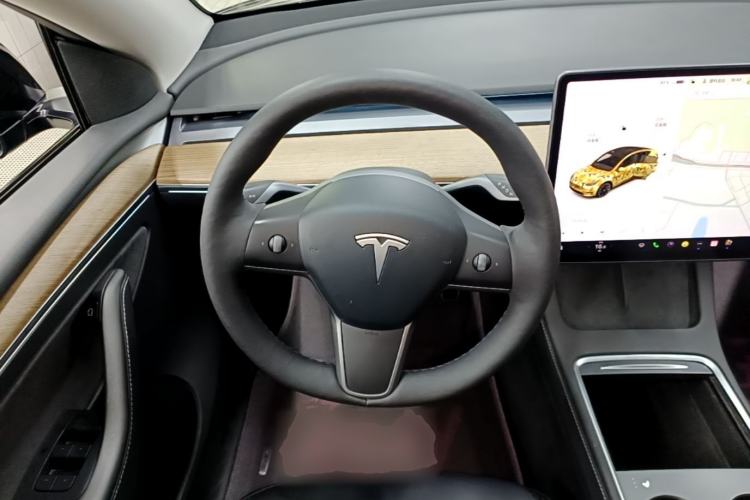 Used Tesla Model Y 2021 Long-Range All-Wheel-Drive Version Steering Wheel