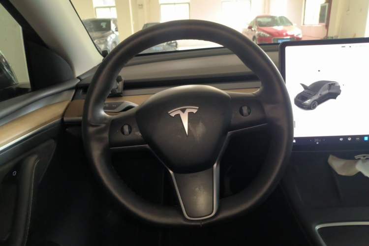 Used Tesla Model Y 2021 Long-Range All-Wheel-Drive Version Steering Wheel