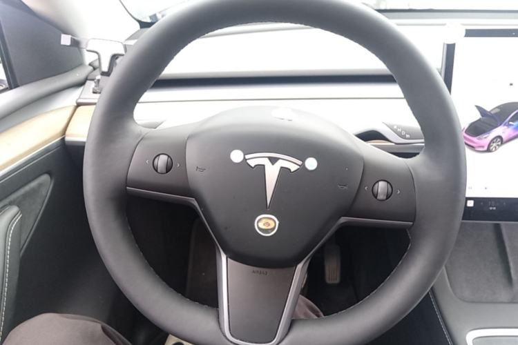 Used Tesla Model Y 2021 Long-Range All-Wheel-Drive Version 3D7 Steering Wheel