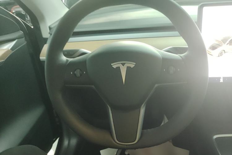 Used Tesla Model Y 2021 Long-Range All-Wheel-Drive Version Steering Wheel