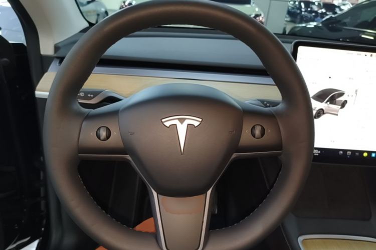 Used Tesla Model Y 2021 Standard Range Rear-Wheel Drive Version Steering Wheel