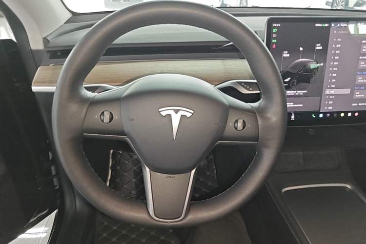 Used Tesla Model Y 2021 Revised Version 2 Long-Range All-Wheel-Drive Edition Steering Wheel