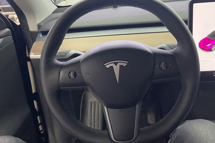Used Tesla Model Y 2021 Standard Range Rear-Wheel Drive Version Steering Wheel