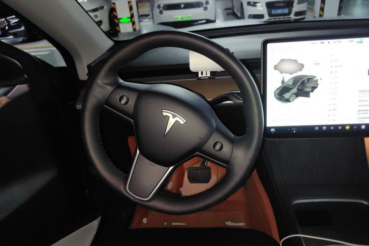 Used Tesla Model Y 2021 Long-Range All-Wheel-Drive Version Steering Wheel
