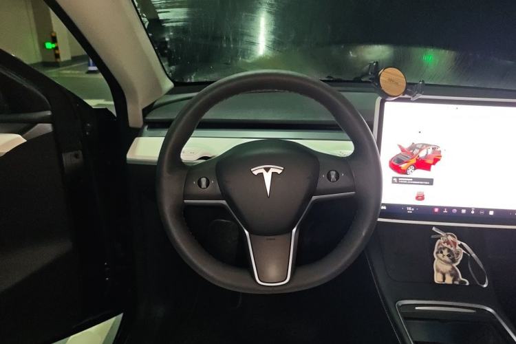 Used Tesla Model Y 2021 Long-Range All-Wheel-Drive Version Steering Wheel