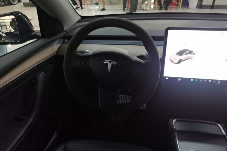 Used Tesla Model Y 2021 Standard Range Rear-Wheel Drive Version Steering Wheel