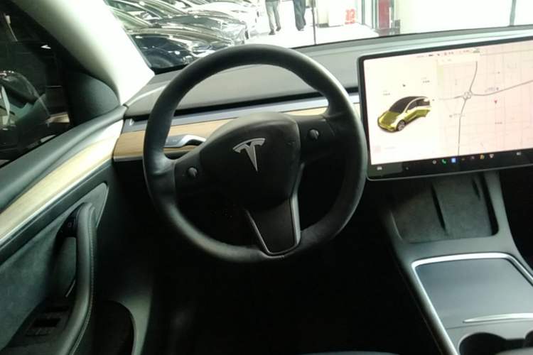 Used Tesla Model Y 2021 Long-Range All-Wheel-Drive Version 3D7 Steering Wheel