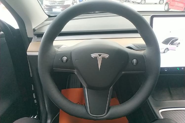 Used Tesla Model Y 2021 Standard Range Rear-Wheel Drive Version Steering Wheel