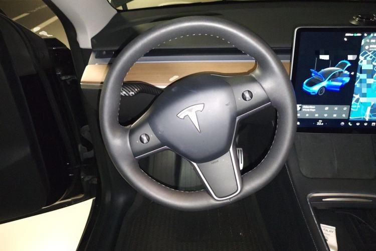 Used Tesla Model Y 2021 Standard Range Rear-Wheel Drive Version Steering Wheel