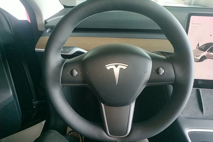 Used Tesla Model Y 2021 Long-Range All-Wheel-Drive Version 3D7 Steering Wheel