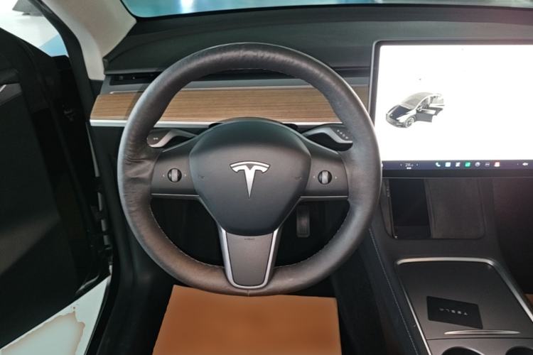 Used Tesla Model Y 2021 Long-Range All-Wheel-Drive Version Steering Wheel