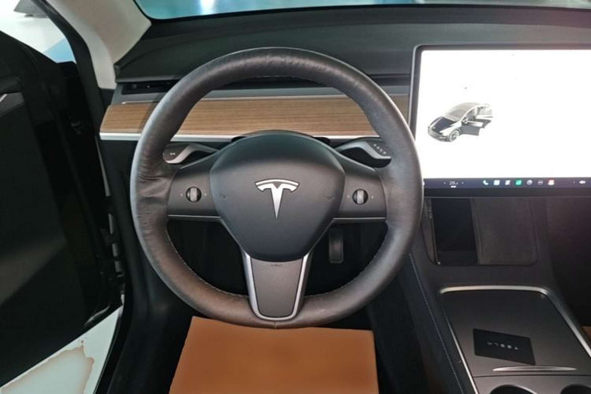 Used Tesla Model Y 2021 Long-Range All-Wheel-Drive Version Steering Wheel